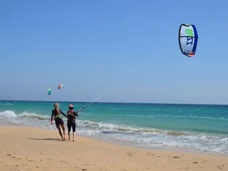 aprender kitesurf tarifa