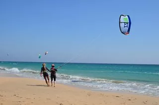 dar clase kitesurf tarifa